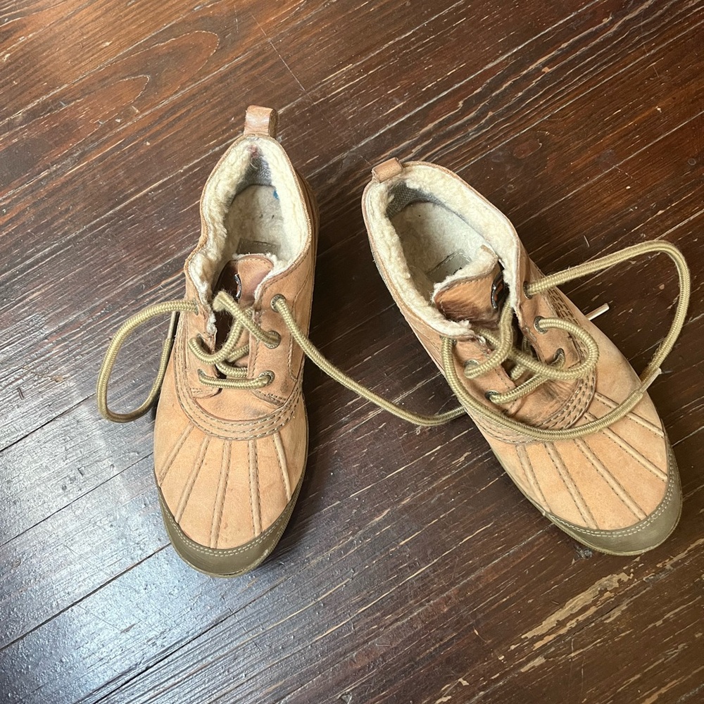 Ugg women’s desert boots. VGUC!